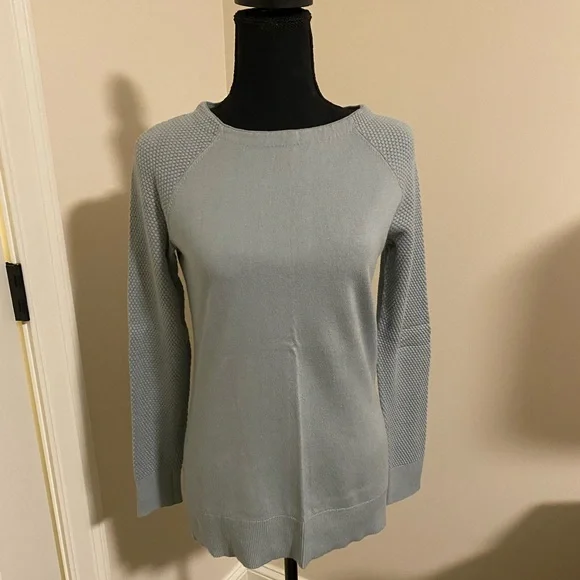 Loft 2025 green sweater